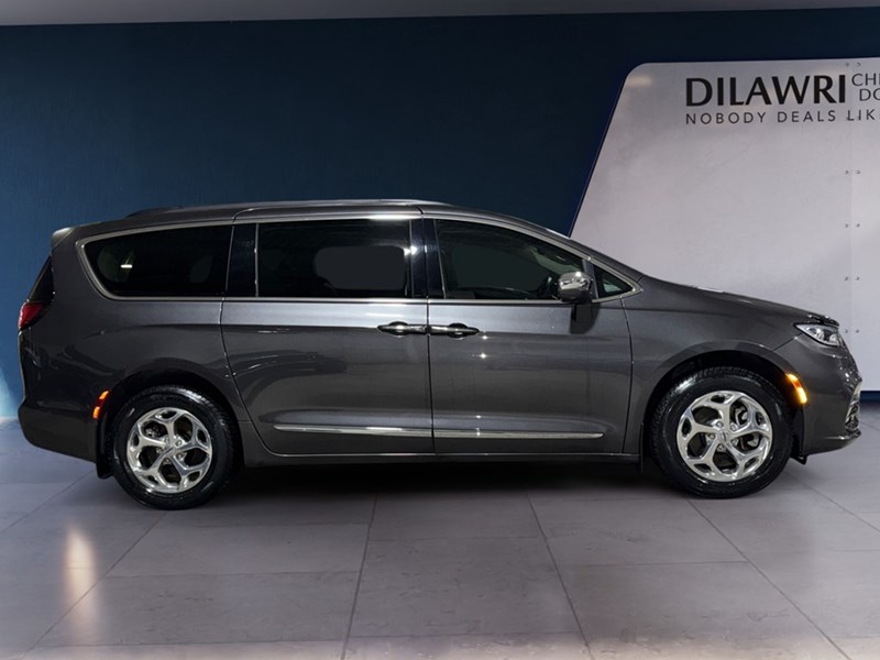 2022 Chrysler Pacifica Limited AWD