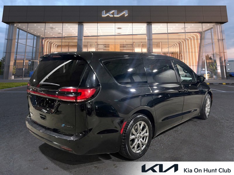 2022 Chrysler Pacifica Hybrid Limited 2WD